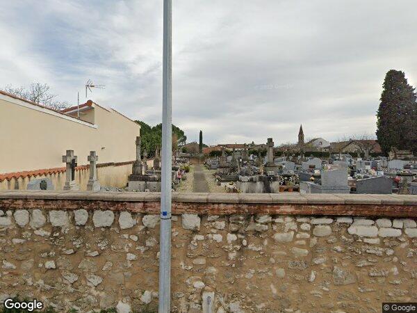 UN BÂTIMENT À USAGE D'ENTREPÔT