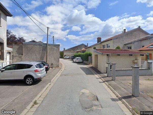 UN BÂTIMENT À USAGE INDUSTRIEL ET D'HABITATION