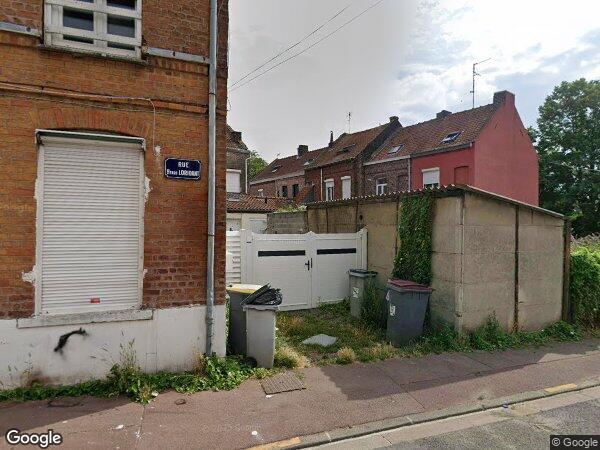 UNE MAISON À USAGE D'HABITATION