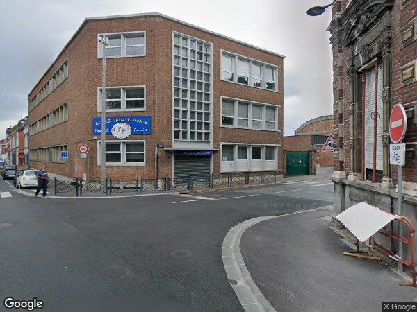 UN IMMEUBLE A USAGE D'HABITATION