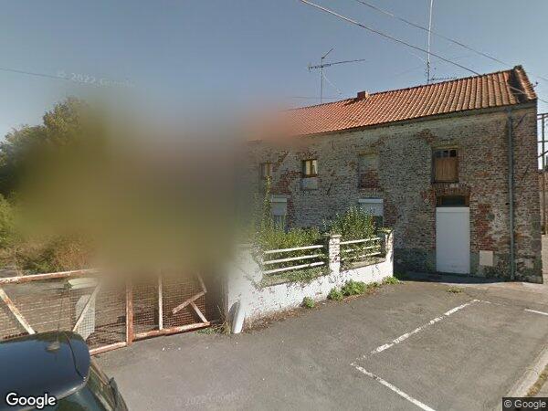 UN IMMEUBLE D'HABITATION