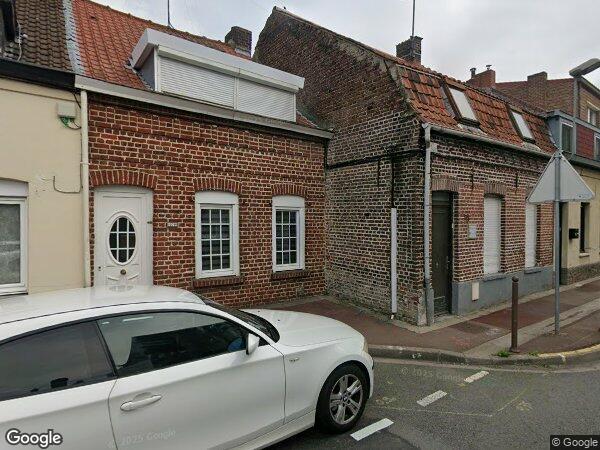 UNE MAISON À USAGE D'HABITATION