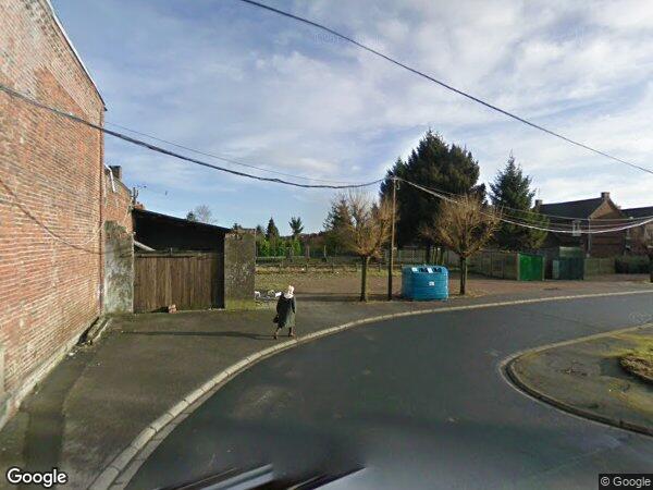 UN IMMEUBLE D'HABITATION