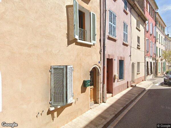 UNE MAISON À USAGE D'HABITATION