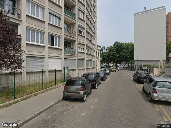 UN APPARTEMENT AVEC UNE CAVE ET UN GARAGE