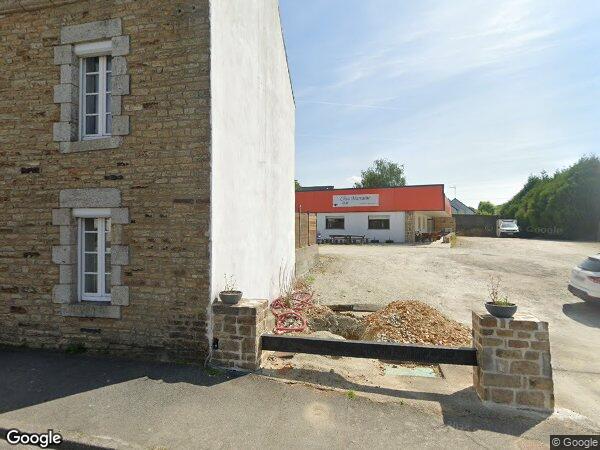 UN BÂTIMENT À USAGE DE CRÊPERIE, BAR, RESTAURANT