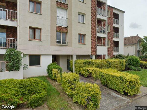 UN APPARTEMENT AVEC UNE CAVE ET UN GARAGE