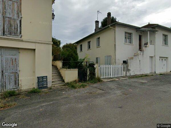UNE MAISON À USAGE D'HABITATION