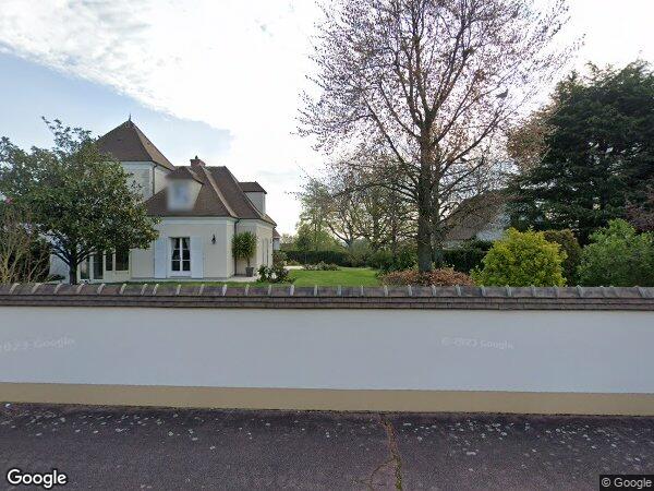 UNE MAISON D'HABITATION