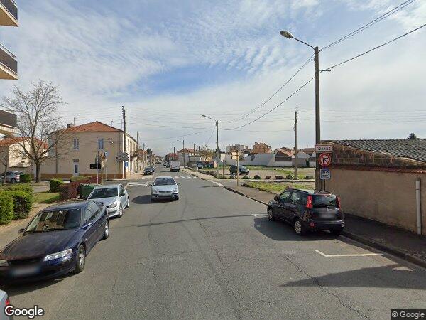 Cinq lots à vendre : Un appartement