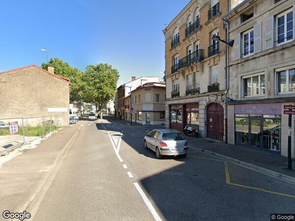 UN APPARTEMENT À USAGE D'HABITATION