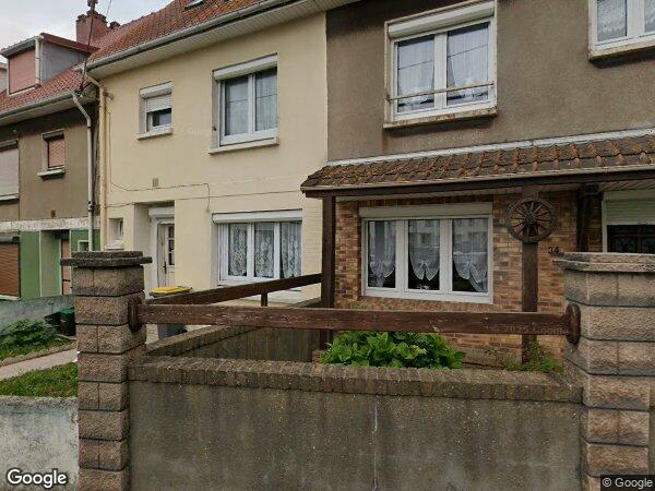 UN IMMEUBLE À USAGE D'HABITATION