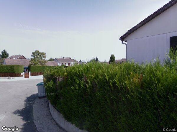 UNE MAISON À USAGE D'HABITATION