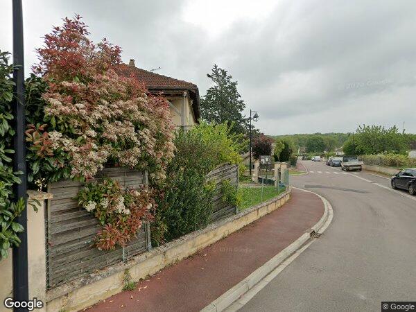 UNE MAISON À USAGE D'HABITATION