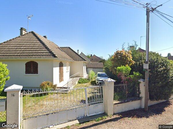 UN PAVILLON À USAGE D'HABITATION