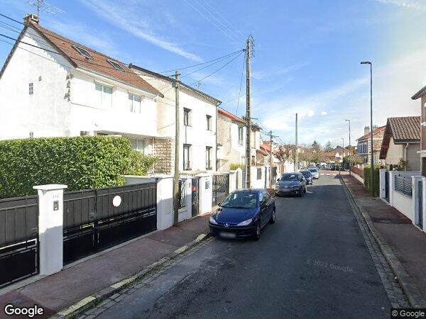 UN PAVILLON À USAGE D’HABITATION