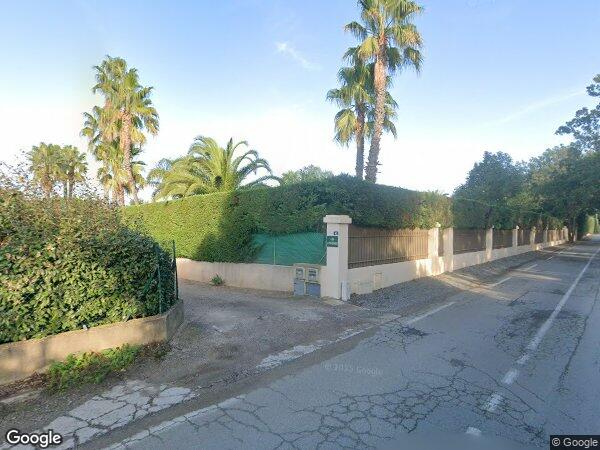 UNE VILLA DE HUIT PIECES AVEC PISCINE