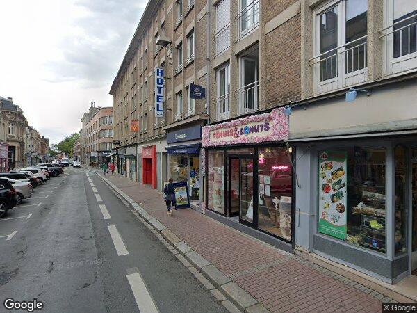 UN IMMEUBLE À USAGE D'HABITATION