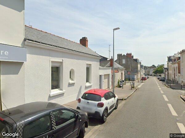 UNE MAISON À USAGE D'HABITATION