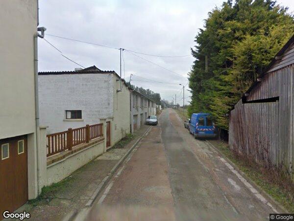 UNE MAISON À USAGE D'HABITATION 