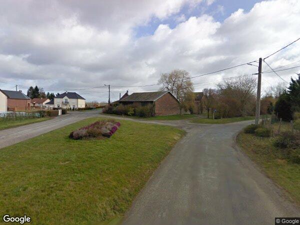 UN PAVILLON À USAGE D'HABITATION