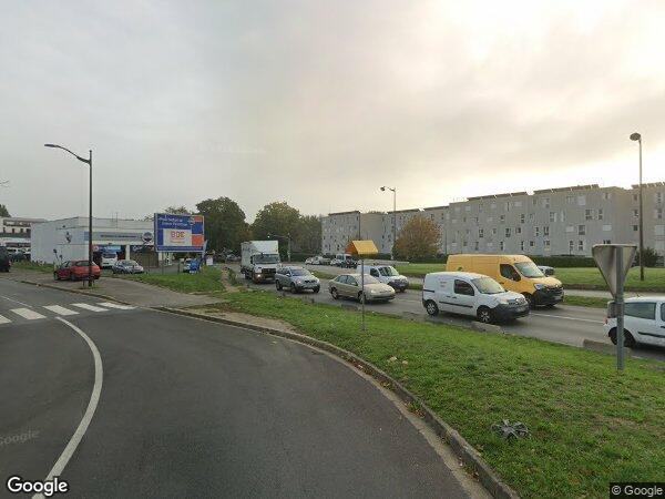 UN STUDIO ET UN PARKING AÉRIEN