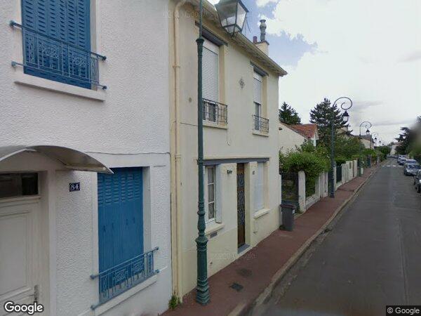 UNE MAISON MITOYENNE