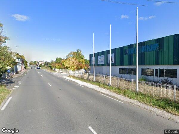 UN IMMEUBLE À USAGE D'ATELIER ET DE BUREAU AVEC PARKING