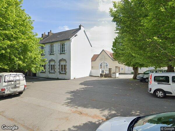 UN APPARTEMENT AVEC UNE CAVE ET UN EMPLACEMENT DE PARKING