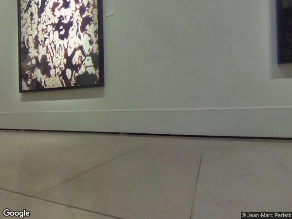 DES LOCAUX À USAGE DE BUREAUX