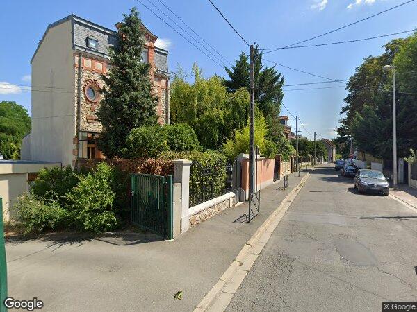 UN PAVILLON D'HABITATION