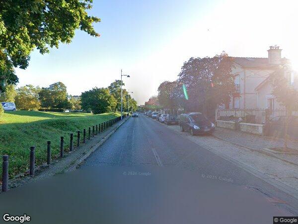 UN EMPLACEMENT DE STATIONNEMENT