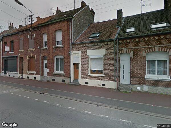 UNE MAISON À USAGE D'HABITATION