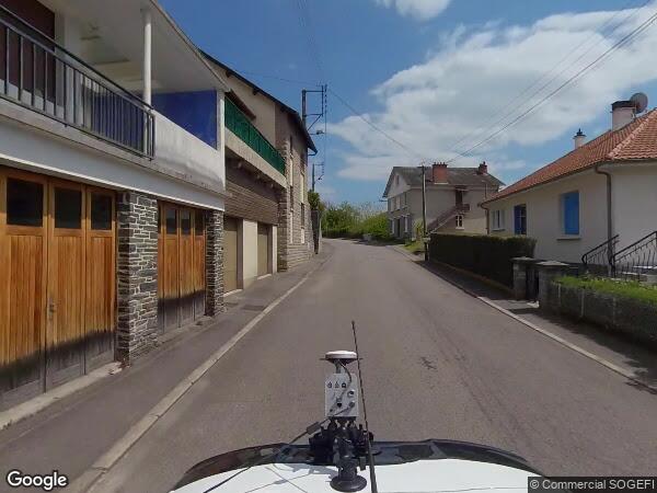 UN ENSEMBLE IMMEUBLE