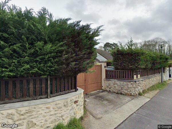 UNE MAISON À USAGE D'HABITATION