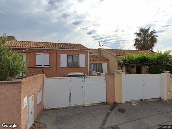 UNE MAISON À USAGE D'HABITATION AVEC TERRAIN