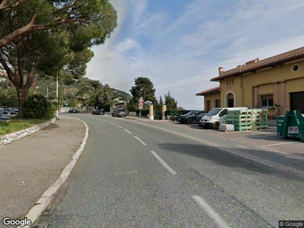 UN APPARTEMENT ET UNE CAVE