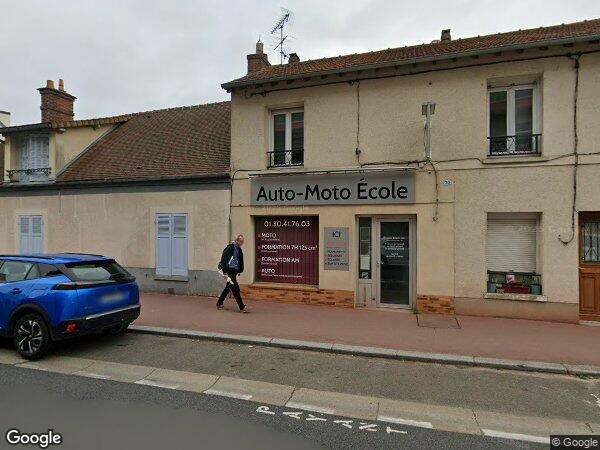 UN LOCAL COMMERCIAL AVEC TROIS BOXES