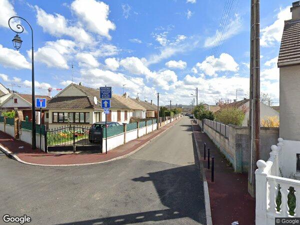 UN PAVILLON D'HABITATION