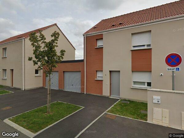 UNE MAISON À USAGE D'HABITATION