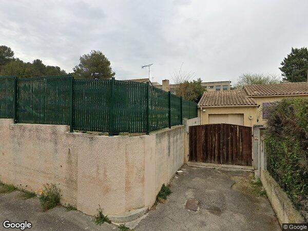 UNE MAISON À USAGE D'HABITATION