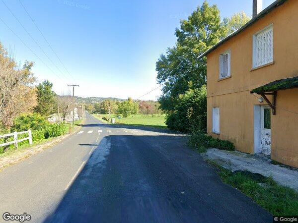 UN BATIMENT AUTREFOIS À USAGE D'HÔTEL-BAR-RESTAURANT