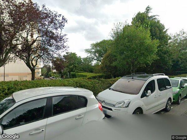 UN APPARTEMENT T2 ET UN EMPLACEMENT POUR VOITURE
