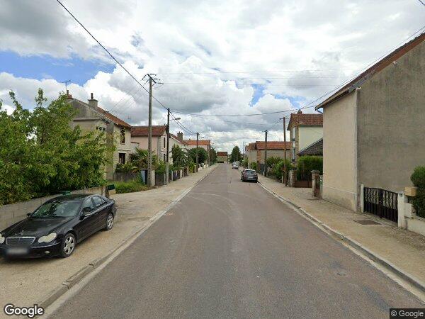 UNE MAISON À USAGE D'HABITATION