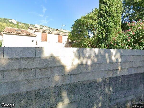 UNE MAISON À USAGE D'HABITATION 