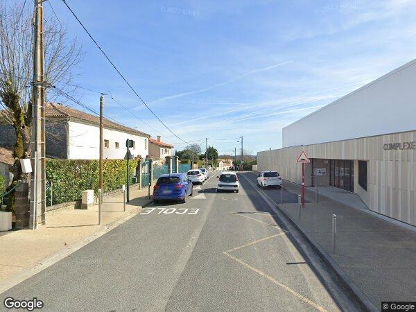 DEUX MAISONS MITOYENNES HORS D'EAU AVEC PISCINES ET JARDIN