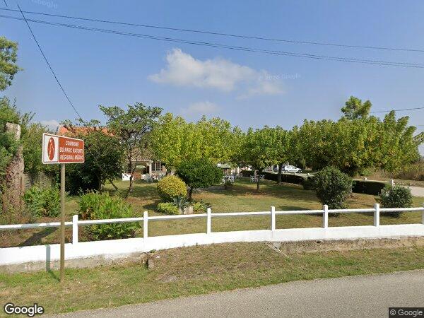 UN IMMEUBLE À USAGE COMMERCIAL ET D'HABITATION 