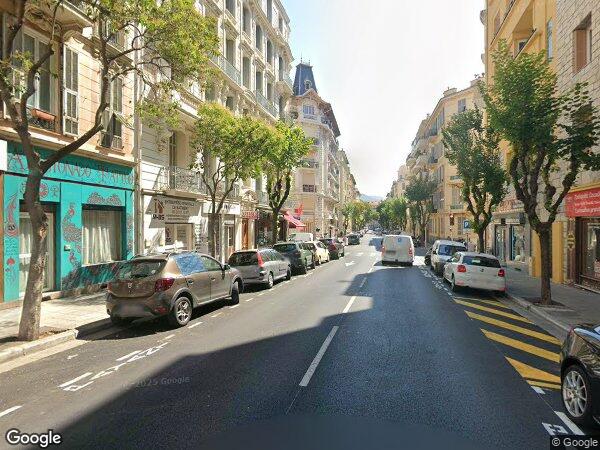 UN APPARTEMENT AVEC UNE CAVE ET UN PARKING