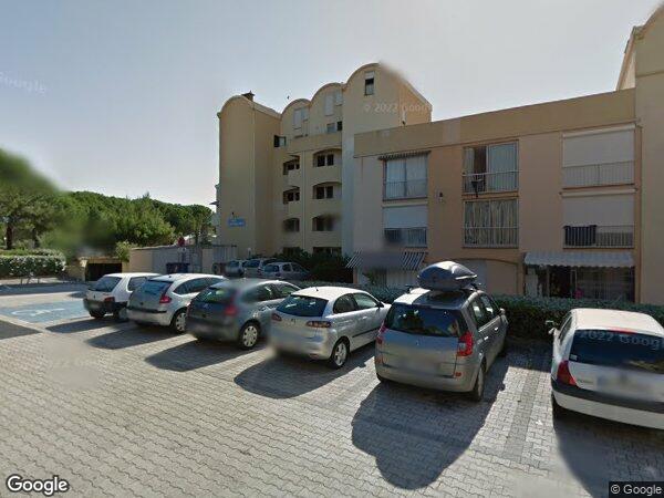 DES LOCAUX COMMERCIAUX