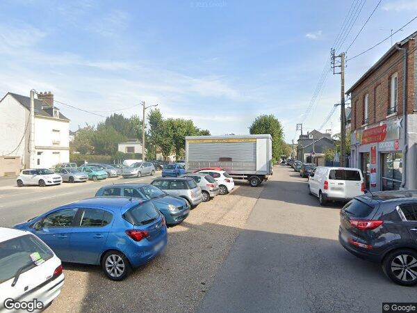 UN BÂTIMENT INDUSTRIEL